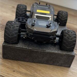(Never Used) Gray 4x4 Remote Control Race Truggy